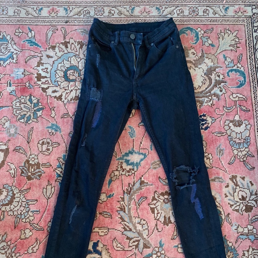 Black distressed skinny jeans